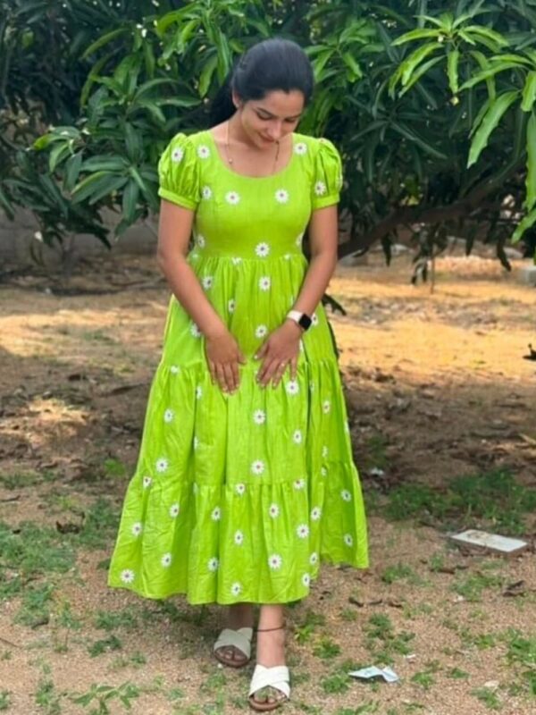 Daisy flower embroidered, Cotton, Midi kurti, Puff sleeves, Stylish design